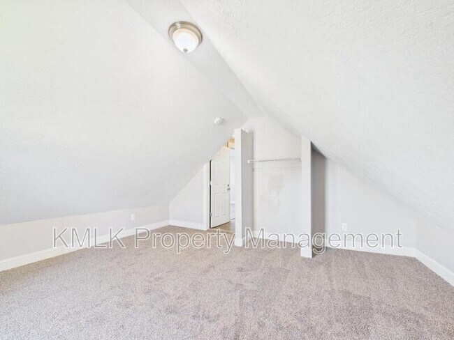 Building Photo - 428 Allyn St