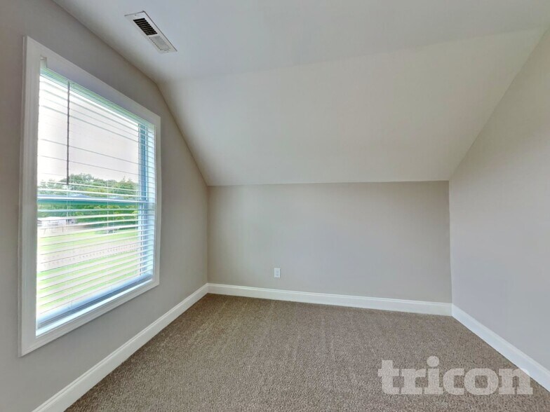 Building Photo - 3020 Plantation Glen Dr