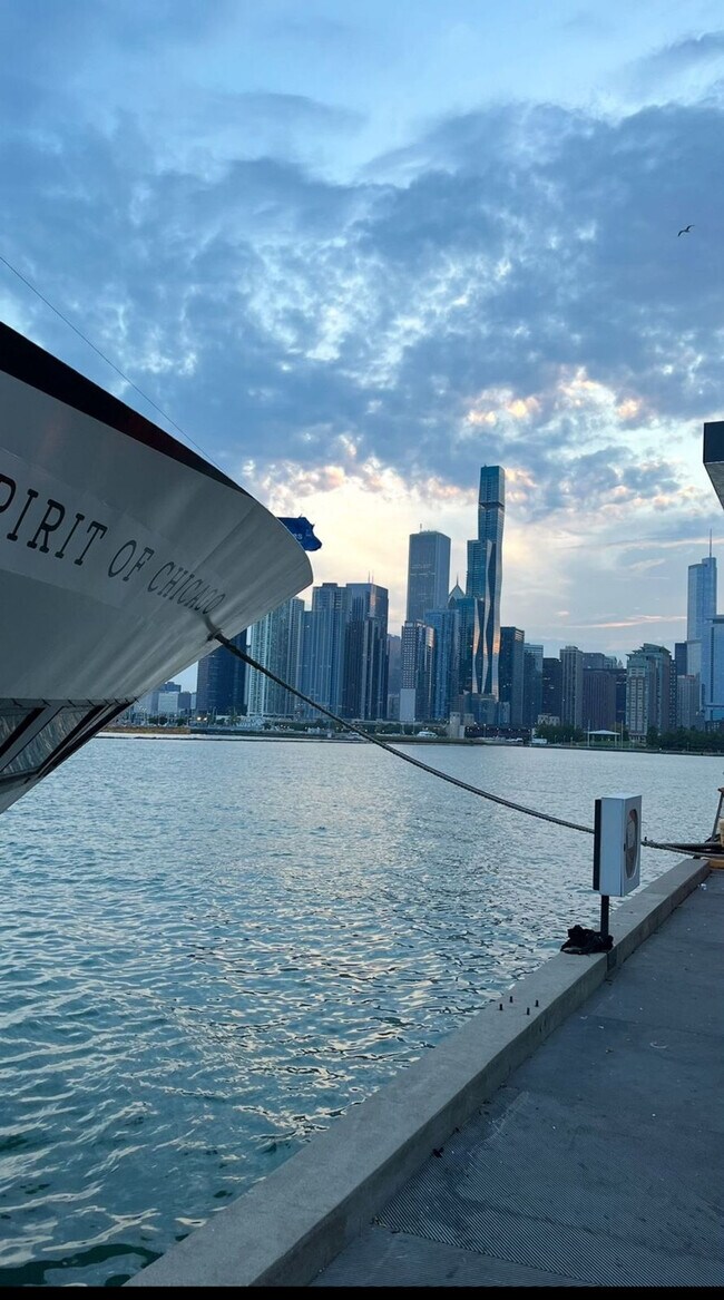 Building Photo - 2721 W Congress Pkwy