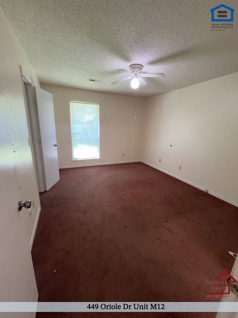 Building Photo - 449 Oriole Dr