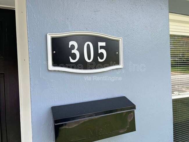 Building Photo - 305 E Battle Ave