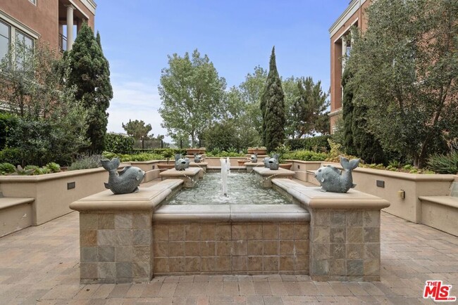 Building Photo - 6241 Crescent Park W