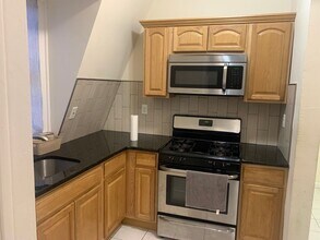 Building Photo - 86 Clinton Ave