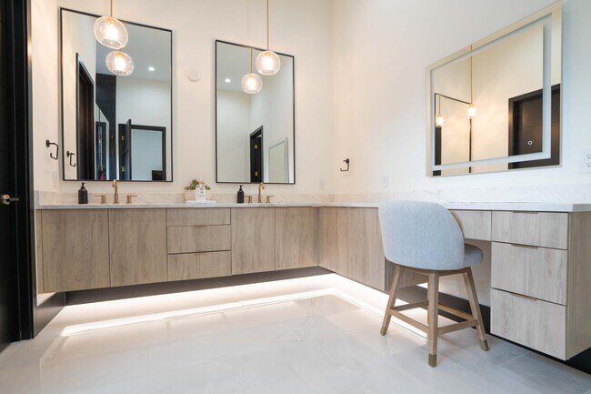 Building Photo - 13480 U.S. Rte 1