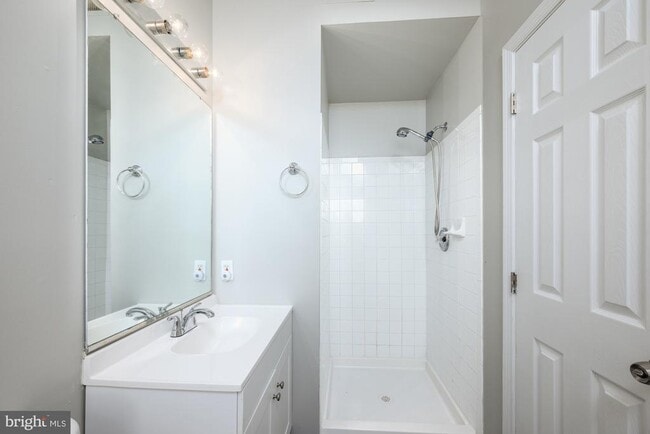 Building Photo - 105 Brenwick Ct