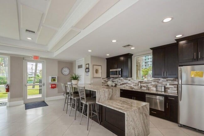 Building Photo - 333 NE 21st Ave