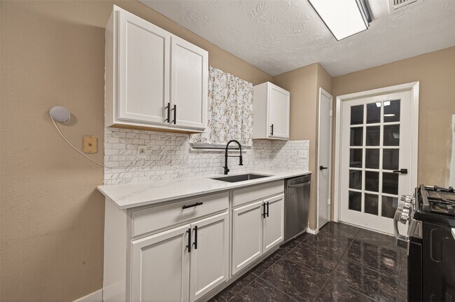 Building Photo - 614 Northaire Dr