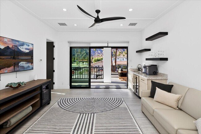 Building Photo - 51116 Avenida Mendoza