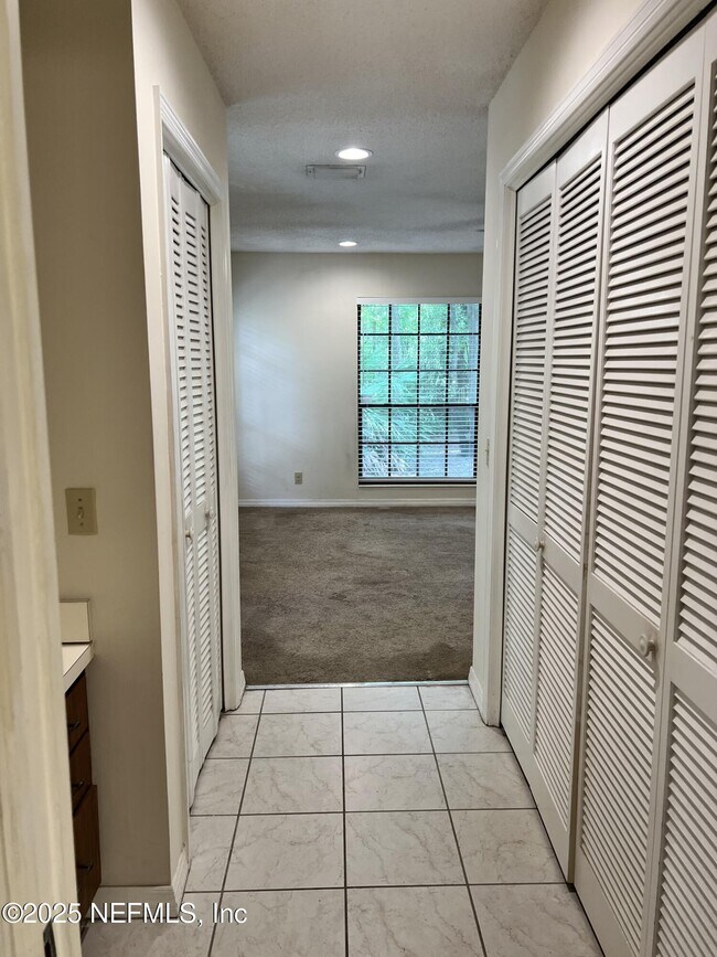 Building Photo - 2867 Scott Cir