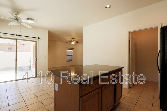 Building Photo - 2644 E Chester Dr