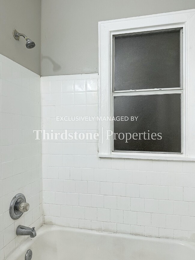 Building Photo - 1979 Brackland St