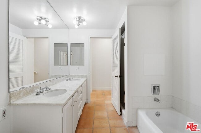 Building Photo - 23926 De Ville Way