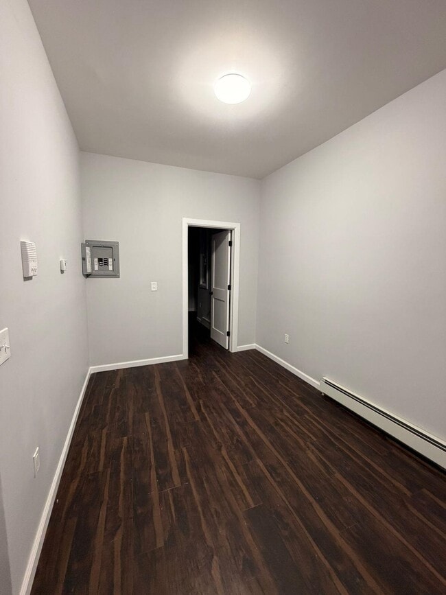 Building Photo - 906 Summit Ave