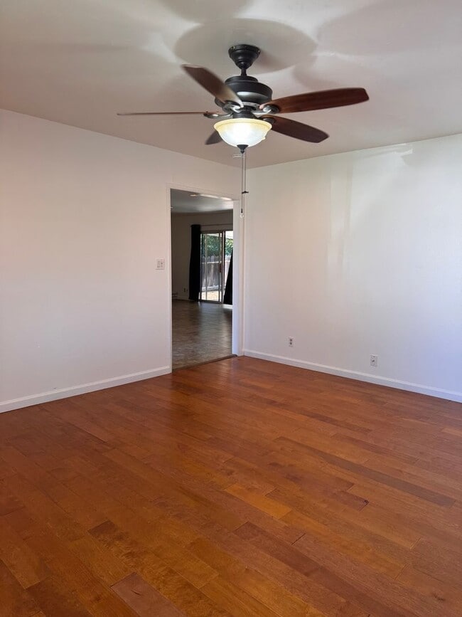 Building Photo - Spacious 3 Bedroom Fresno Home