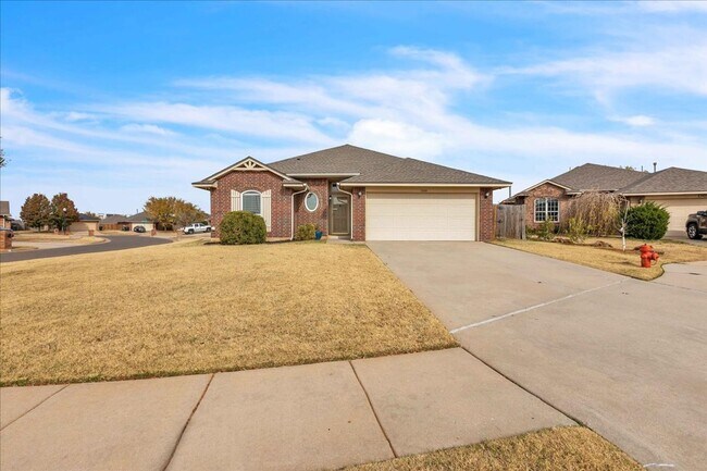 Building Photo - Lawn Care Included! 3 bed, 2 bath, 2 car