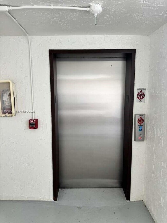 Building Photo - 9140 SW 123rd Ct