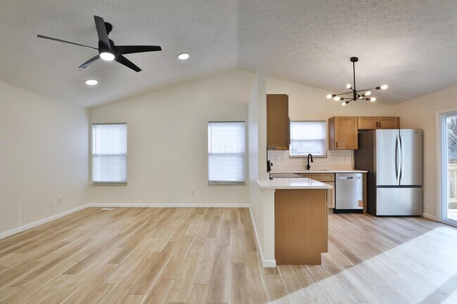 Building Photo - 989 Lavender Ln