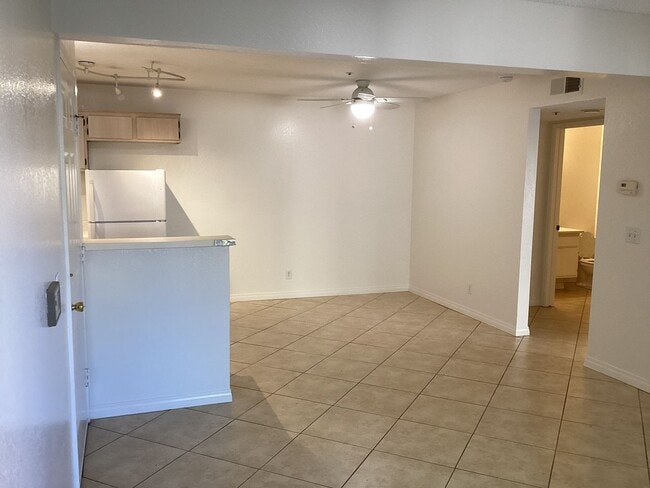 Building Photo - Downstairs Condo Located in the Gated Community of Las Palmas