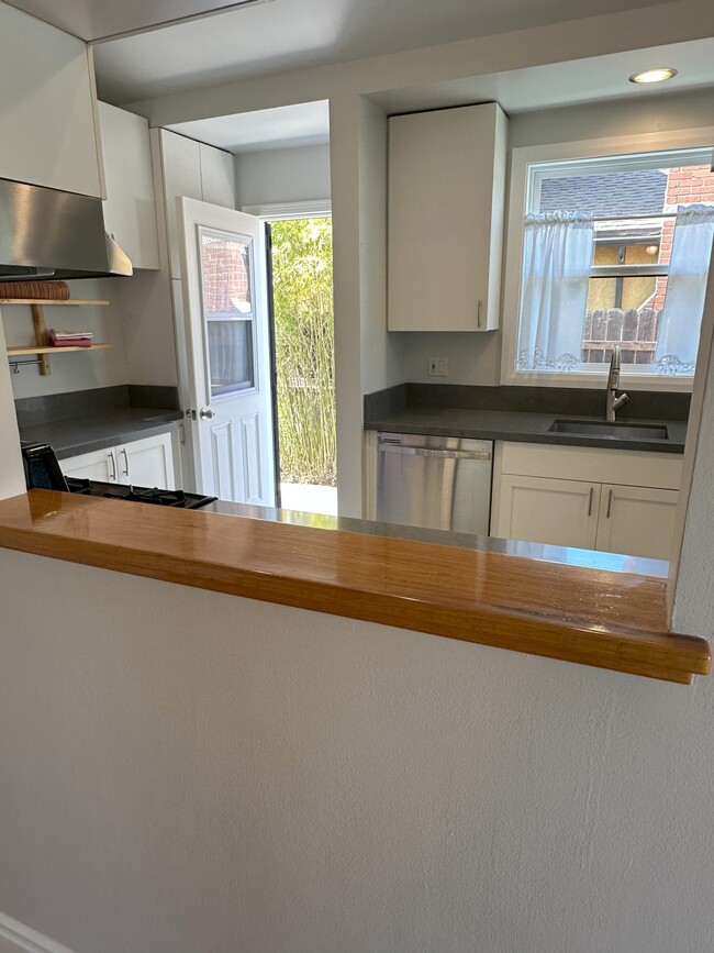 Kitchen - 4477 Harding Ave