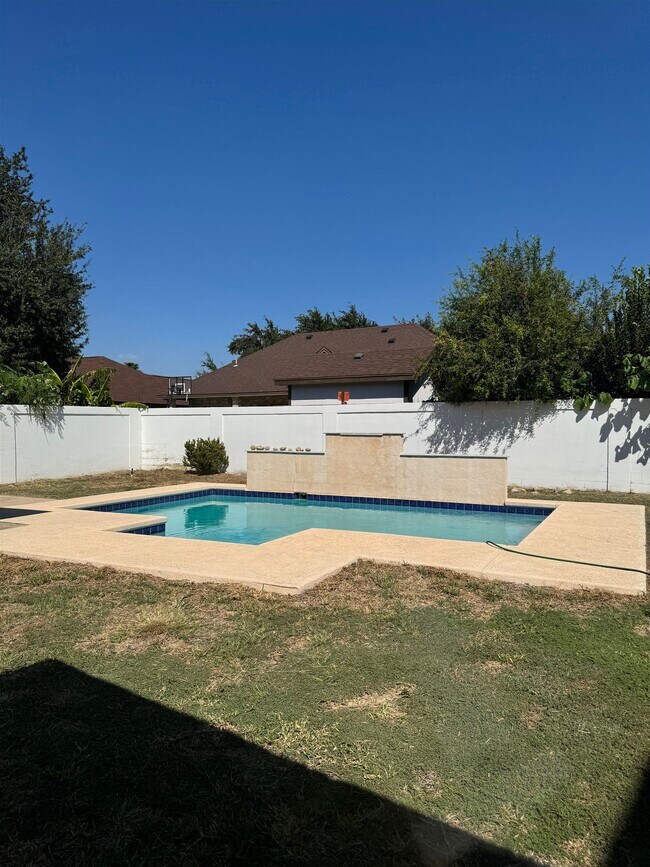Building Photo - 9810 Spindrift Dr
