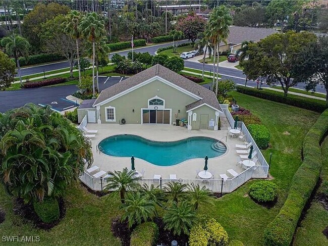 Building Photo - 5595 Greenwood Cir