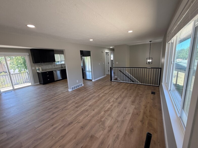 Building Photo - 992 Sunburn Lane 11575 S