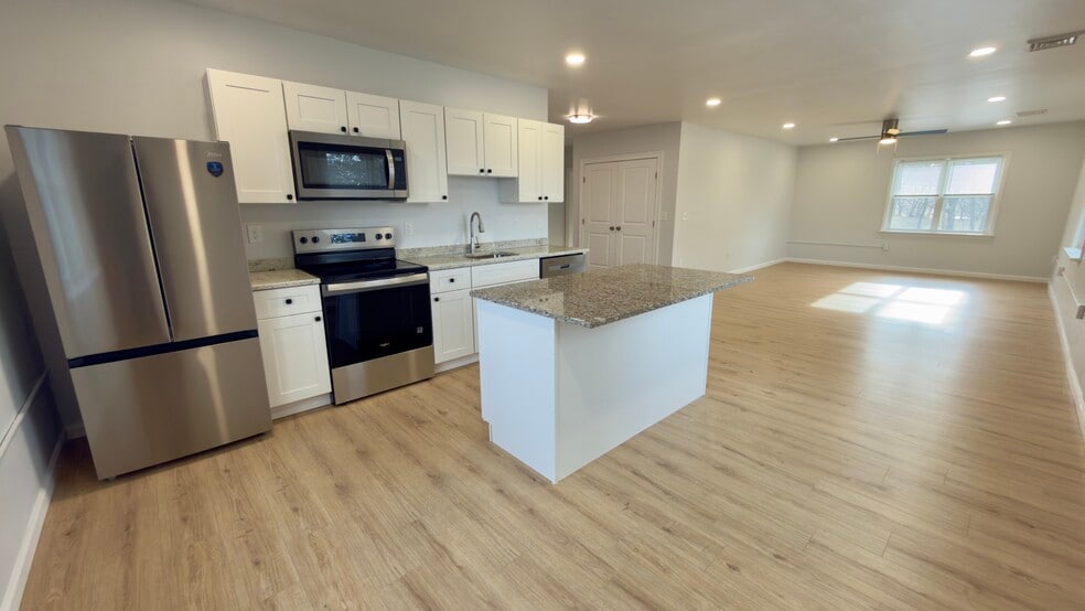 Building Photo - 403 N Walnut St