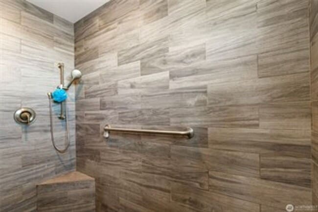 Building Photo - Gorgeous 5 Bedroom Home with Bayview - Bir...