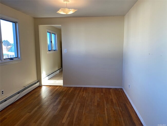 Building Photo - 19 Cherwal St