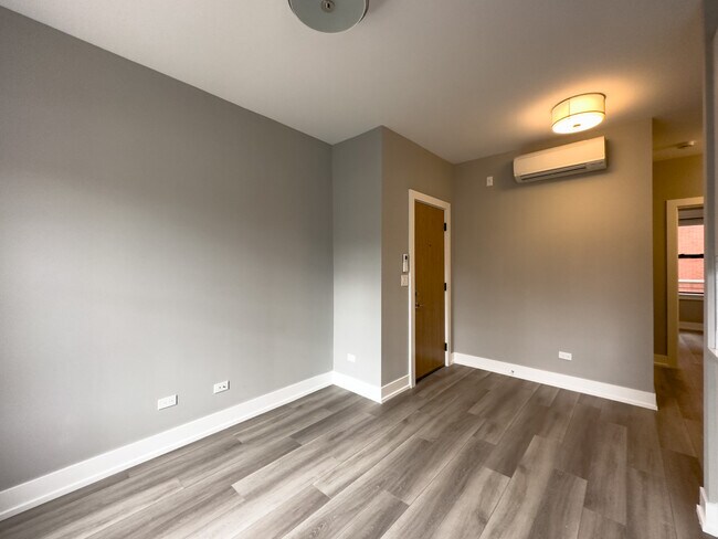 Building Photo - 3946 N Janssen Ave