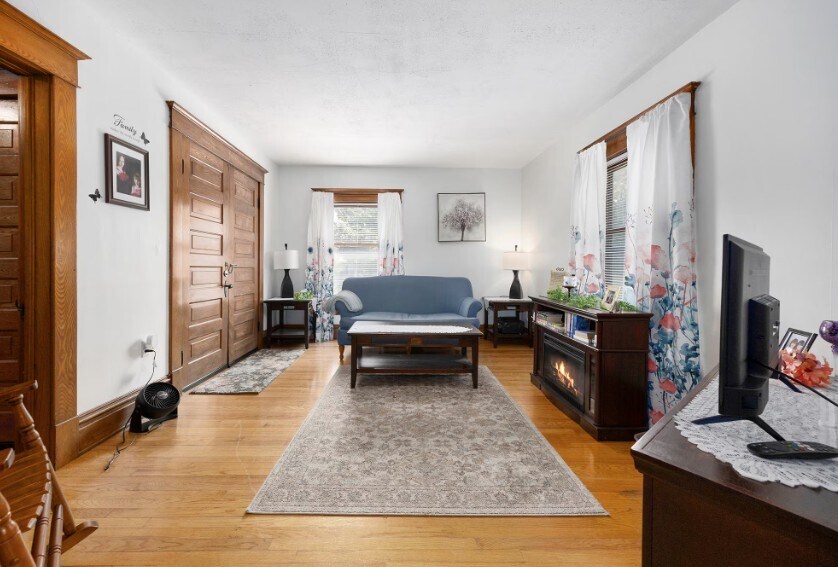 Building Photo - ALL UTILITES INCLUDED - 3271 Coit Ave
