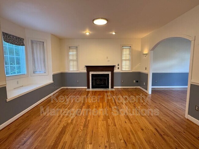 Building Photo - 104 Buckingham Pl