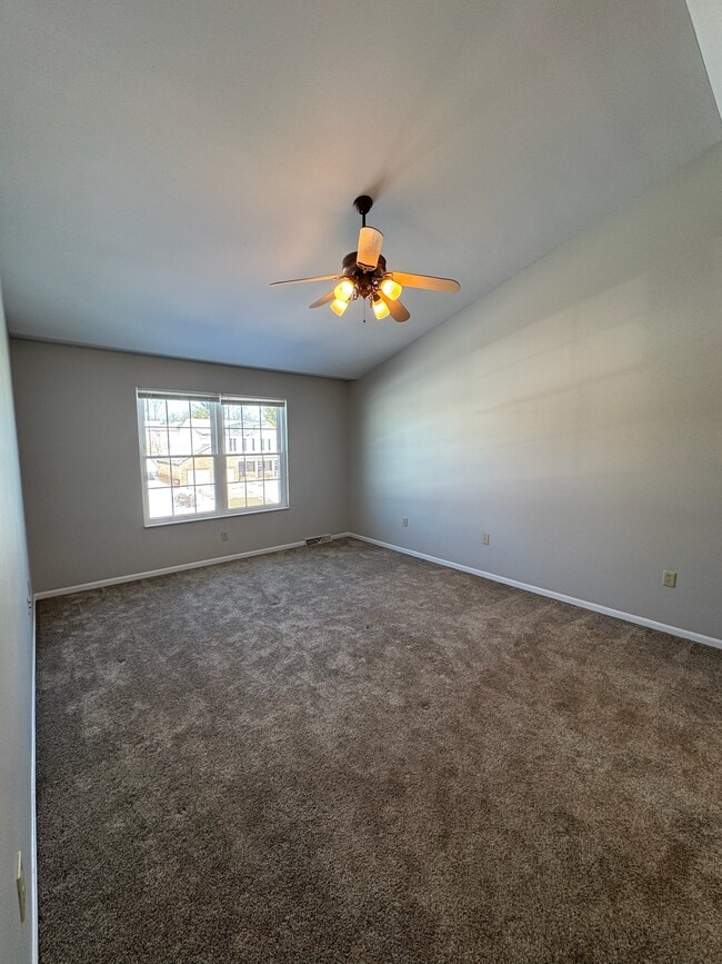 Building Photo - 8811 Woodridge Dr