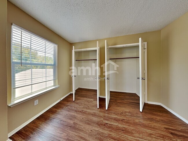 Building Photo - 1411 Plateau Dr