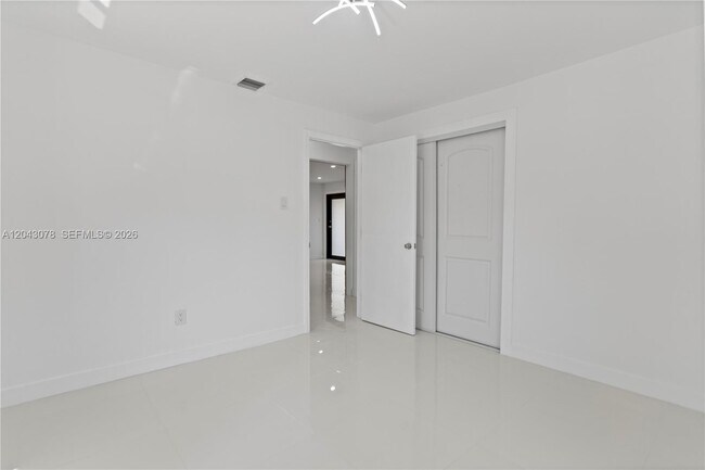 Building Photo - 1524 SW 32nd Ct