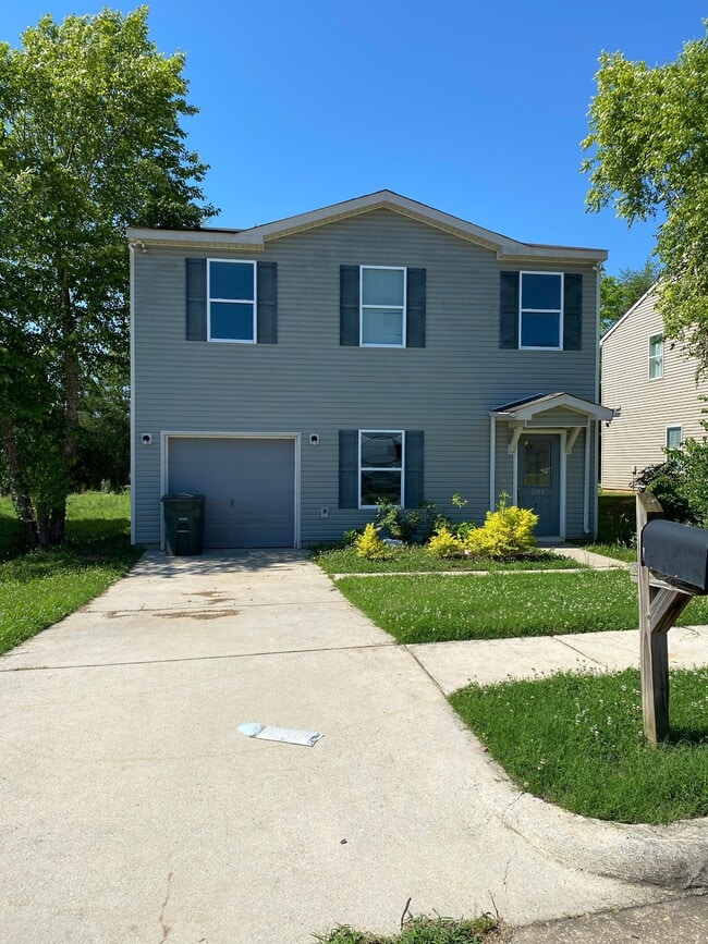 Primary Photo - 204 Valleyside Dr NE