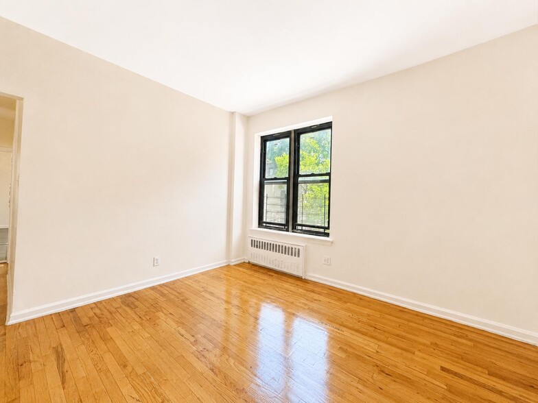 Building Photo - 973 Aldus St