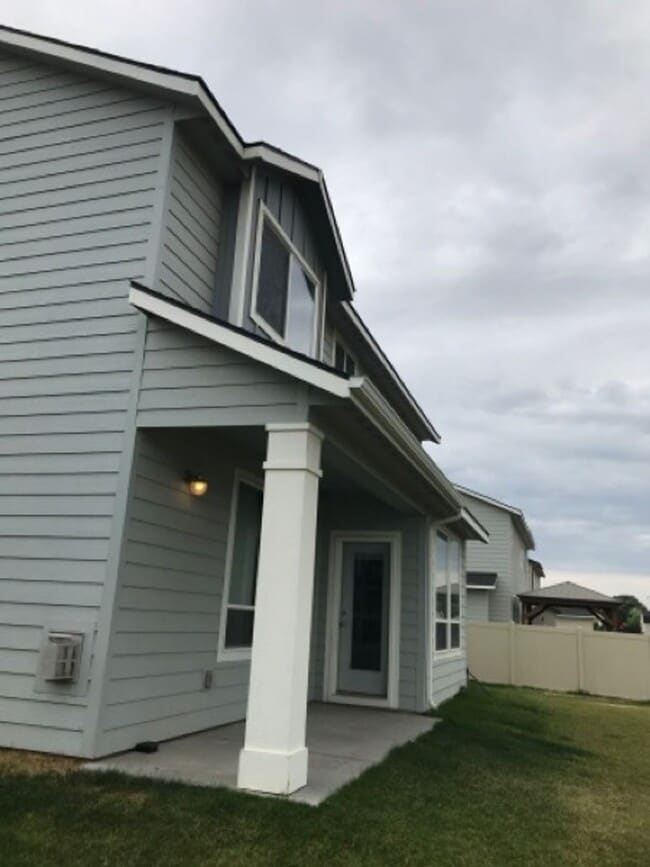Building Photo - 788 Pronghorn Dr