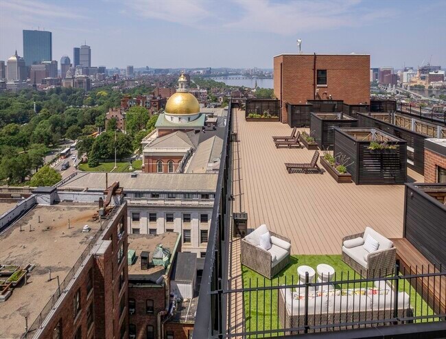 Building Photo - 130 Bowdoin St