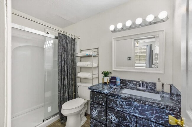 Building Photo - 4561 Southfield Ave