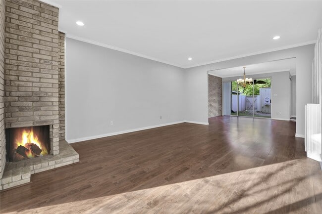 Building Photo - 2113 Lake Village Dr