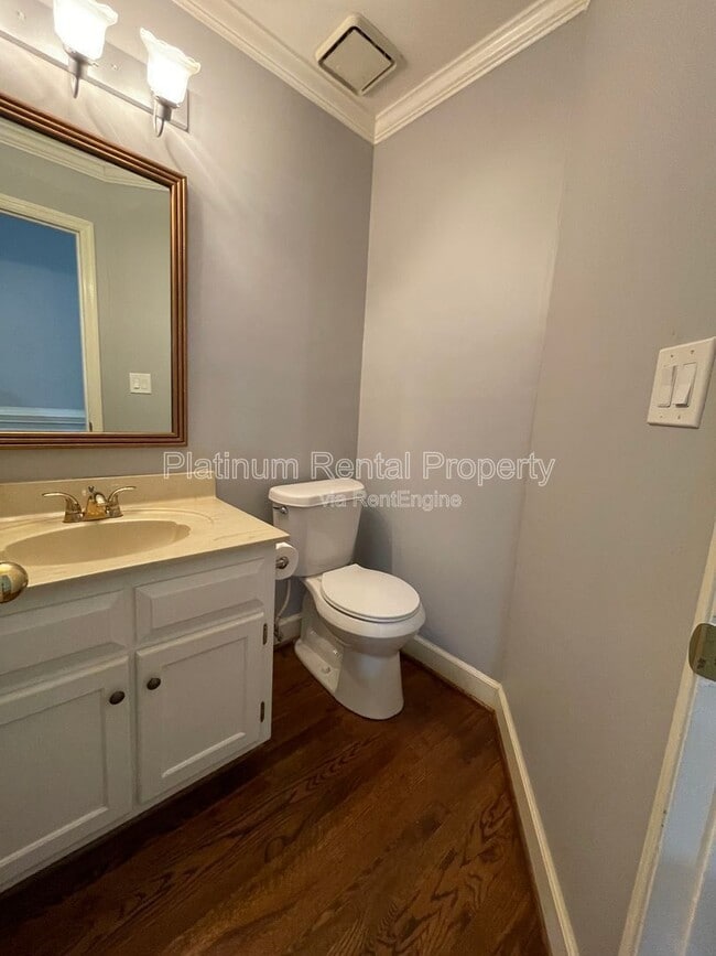 Building Photo - 4204 N Mountain Rd NE