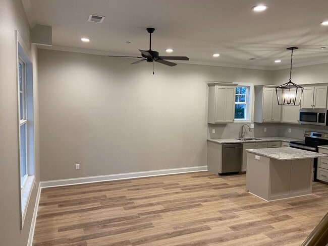 Building Photo - 3BR/3BA For Rent