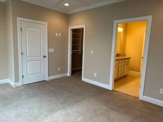 Building Photo - Luxury Townhome at The Enclave at Harpeth ...