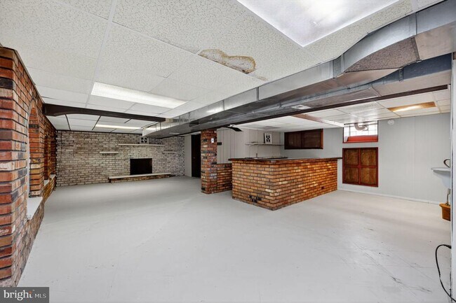 Building Photo - 8402 Holman Ave