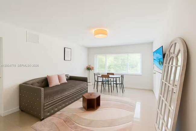 Building Photo - 1045 94th St