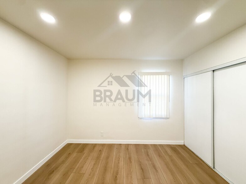 Building Photo - 7339 Woodman Ave