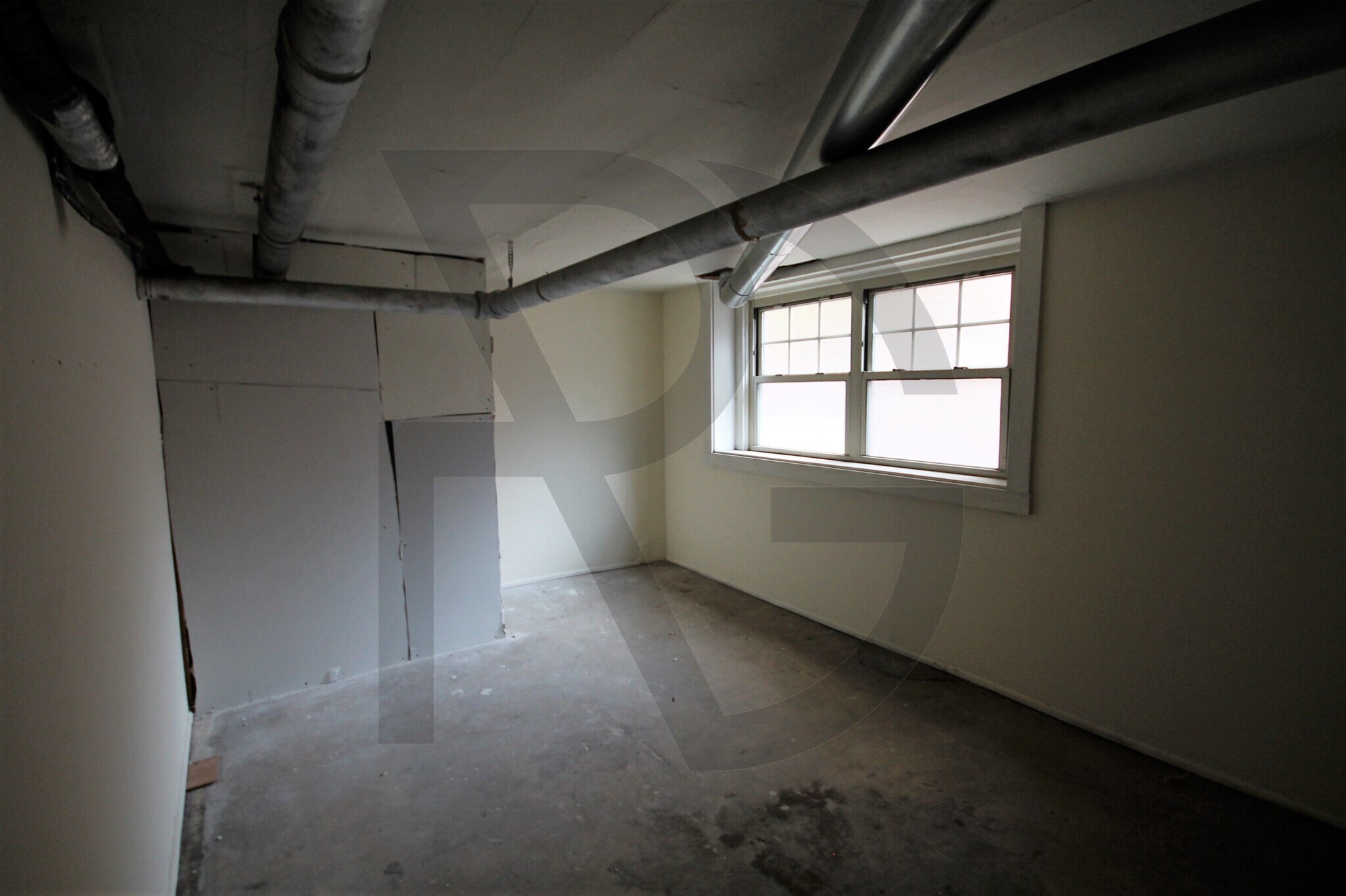 Building Photo - 634 W Barry Ave