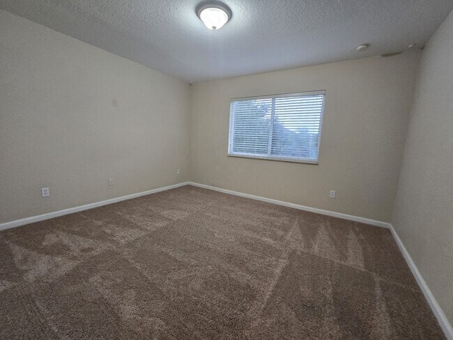 Building Photo - Beautiful home in Gated community