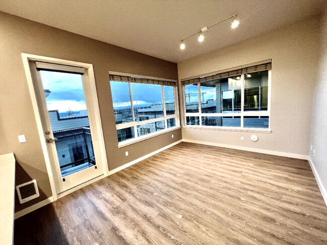 Building Photo - 2330 Yakima Ct